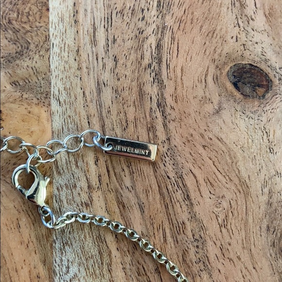 Gold Chevron Necklace ✨ - Picture 2 of 3